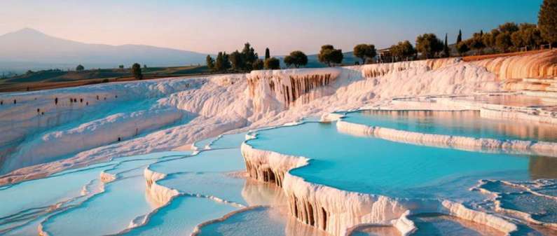 Terrazas de travertino y piscinas termales de Pamukkale